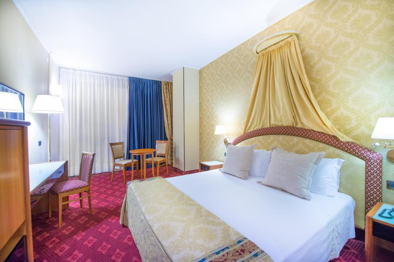 Admiral Art Hotel Rimini Buitenkant foto
