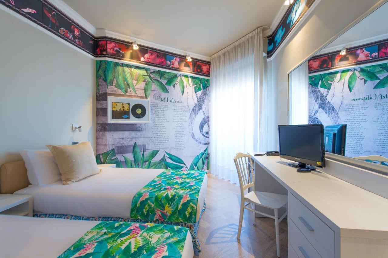 Admiral Art Hotel Rimini Buitenkant foto